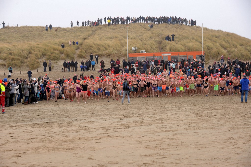 ../Images/Nieuwjaarsduik Nederzandt 2017 020.jpg